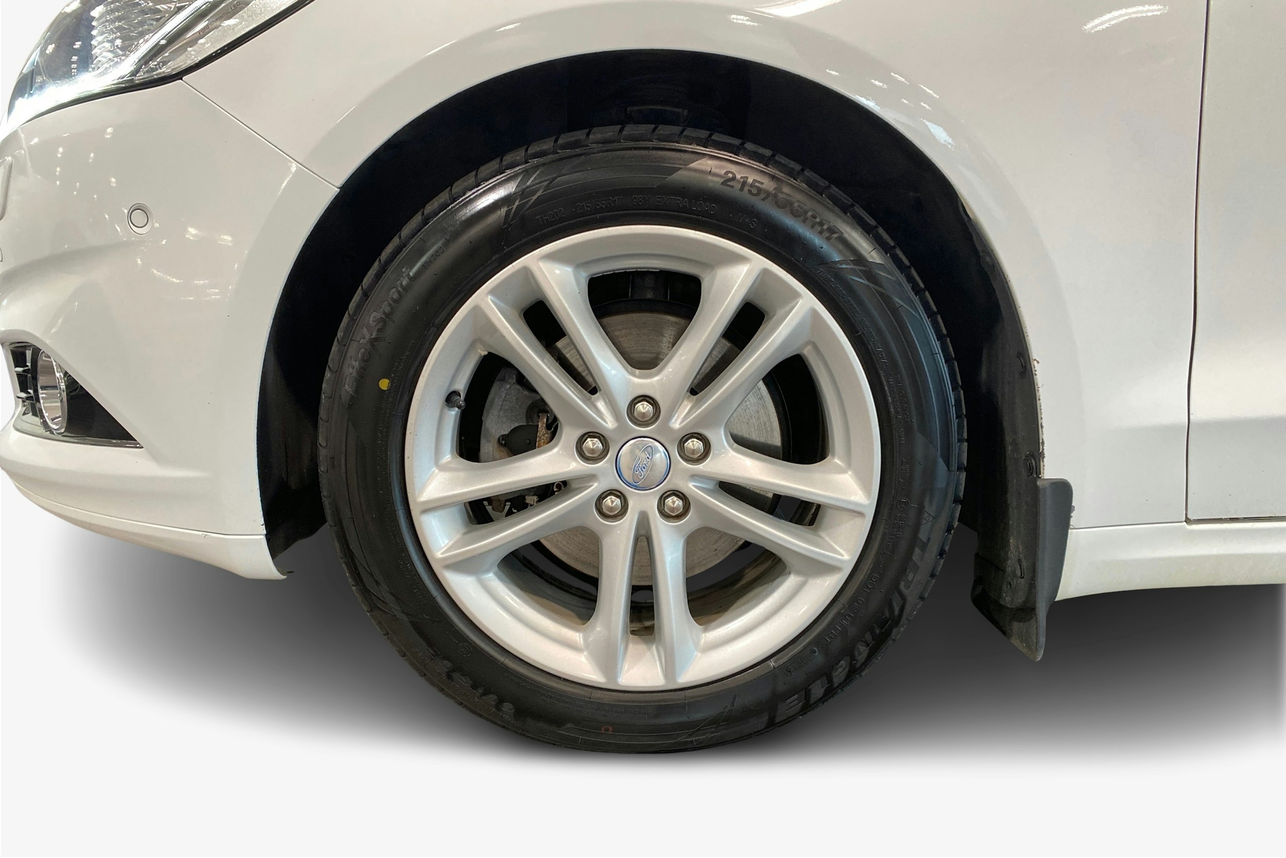 Valkoinen Ford MONDEO 2016 kuva 11.