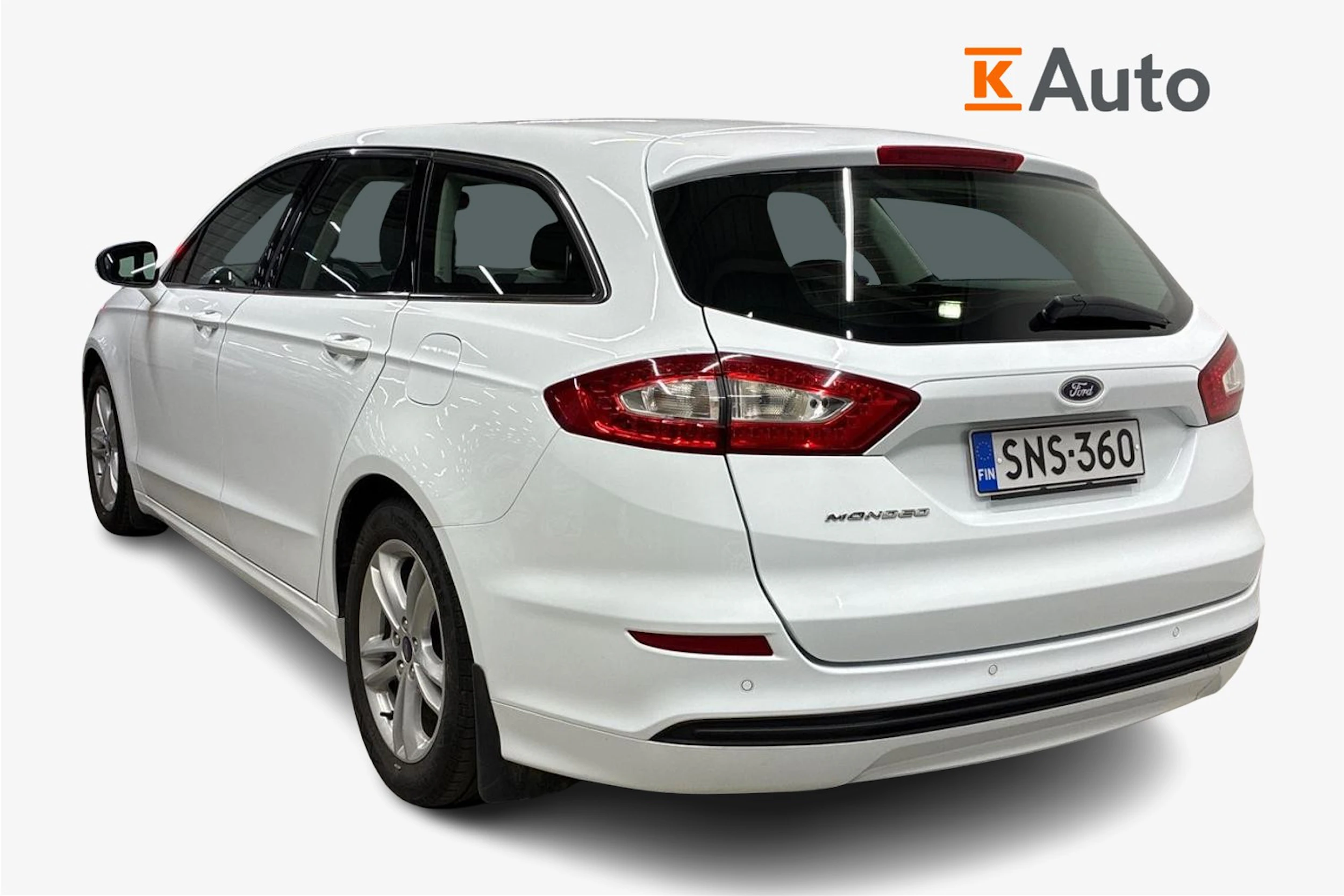 valkoinen Ford Mondeo 2016 kuva 2.