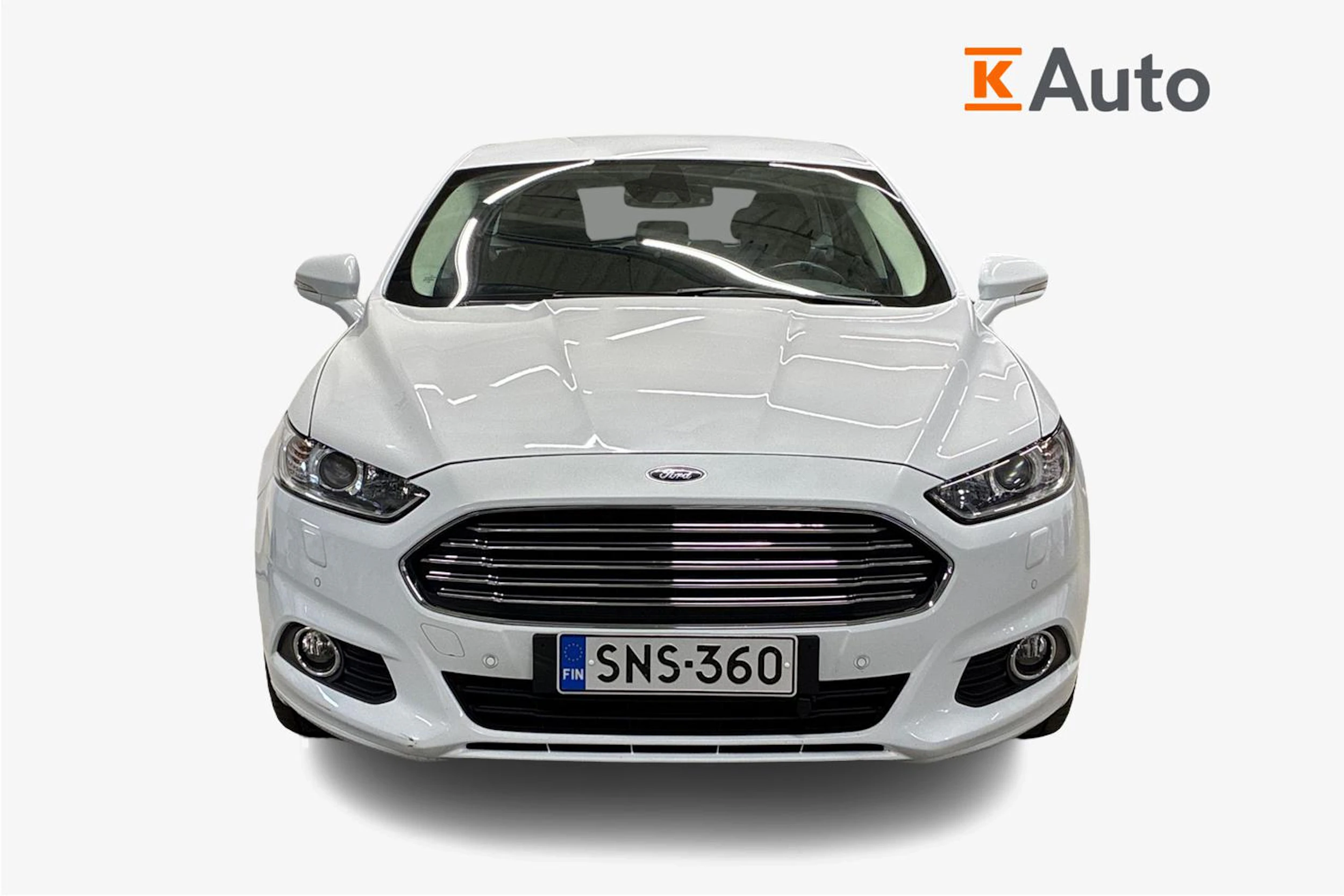 valkoinen Ford Mondeo 2016 kuva 4.