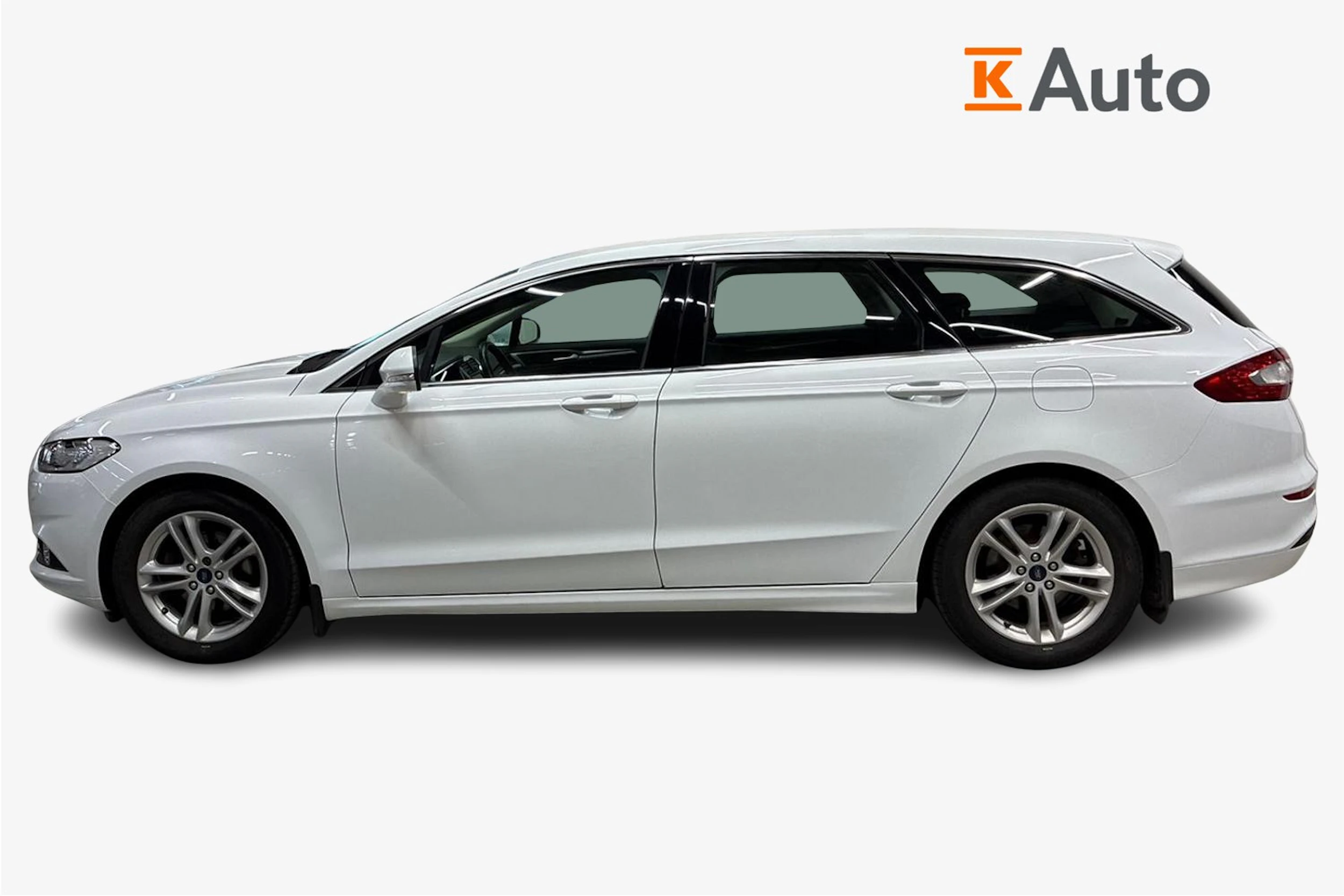 valkoinen Ford Mondeo 2016 kuva 5.