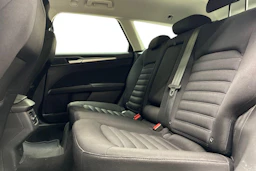 valkoinen Ford Mondeo 2016 kuva 8.