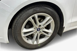 valkoinen Ford Mondeo 2016 kuva 9.