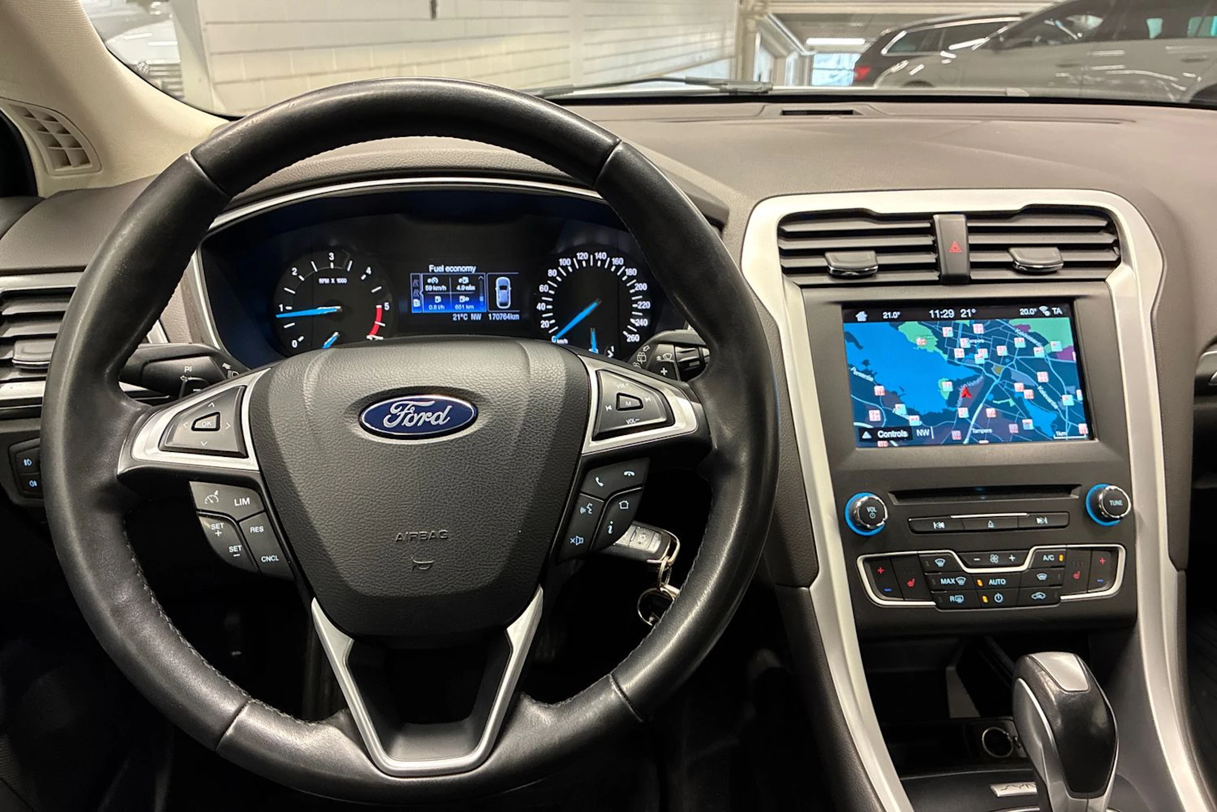 valkoinen Ford Mondeo 2016 kuva 11.