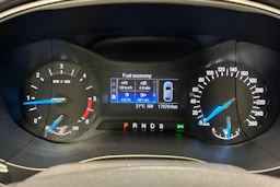 valkoinen Ford Mondeo 2016 kuva 12.