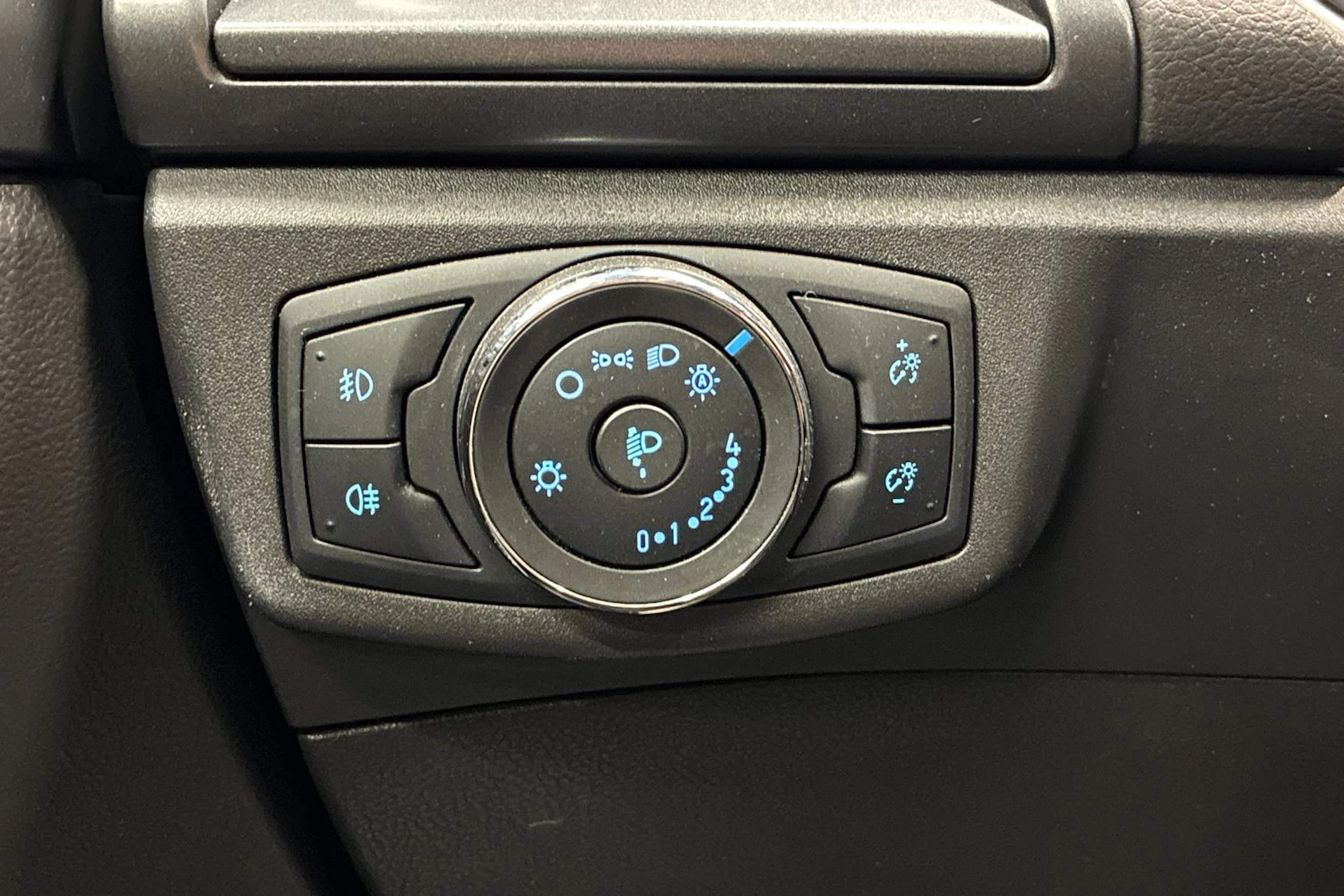 valkoinen Ford Mondeo 2016 kuva 15.