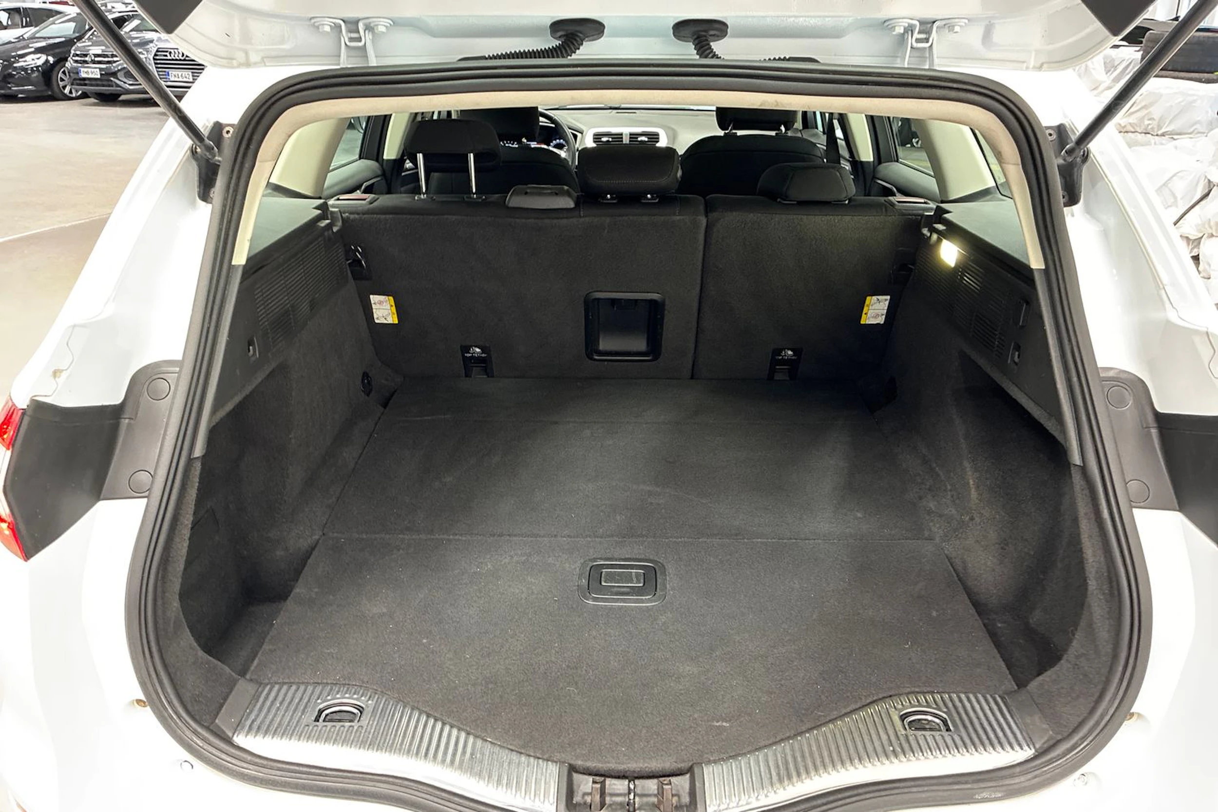 valkoinen Ford Mondeo 2016 kuva 21.