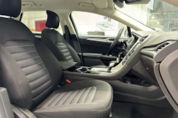 valkoinen Ford Mondeo 2016 kuva 22.