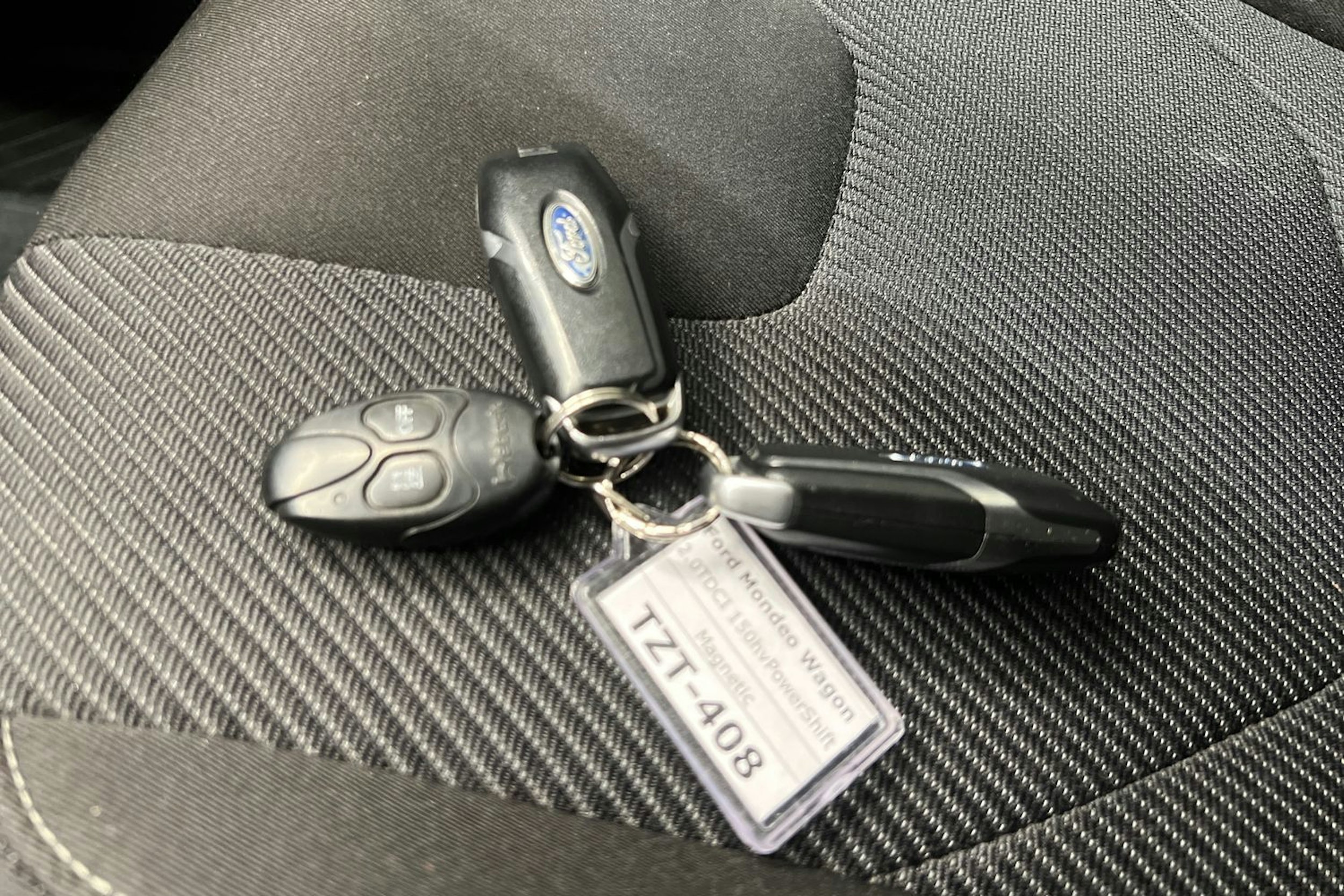 harmaa Ford Mondeo 2016 kuva 18.