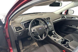 punainen Ford Mondeo 2016 kuva 3.
