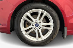 punainen Ford Mondeo 2016 kuva 9.