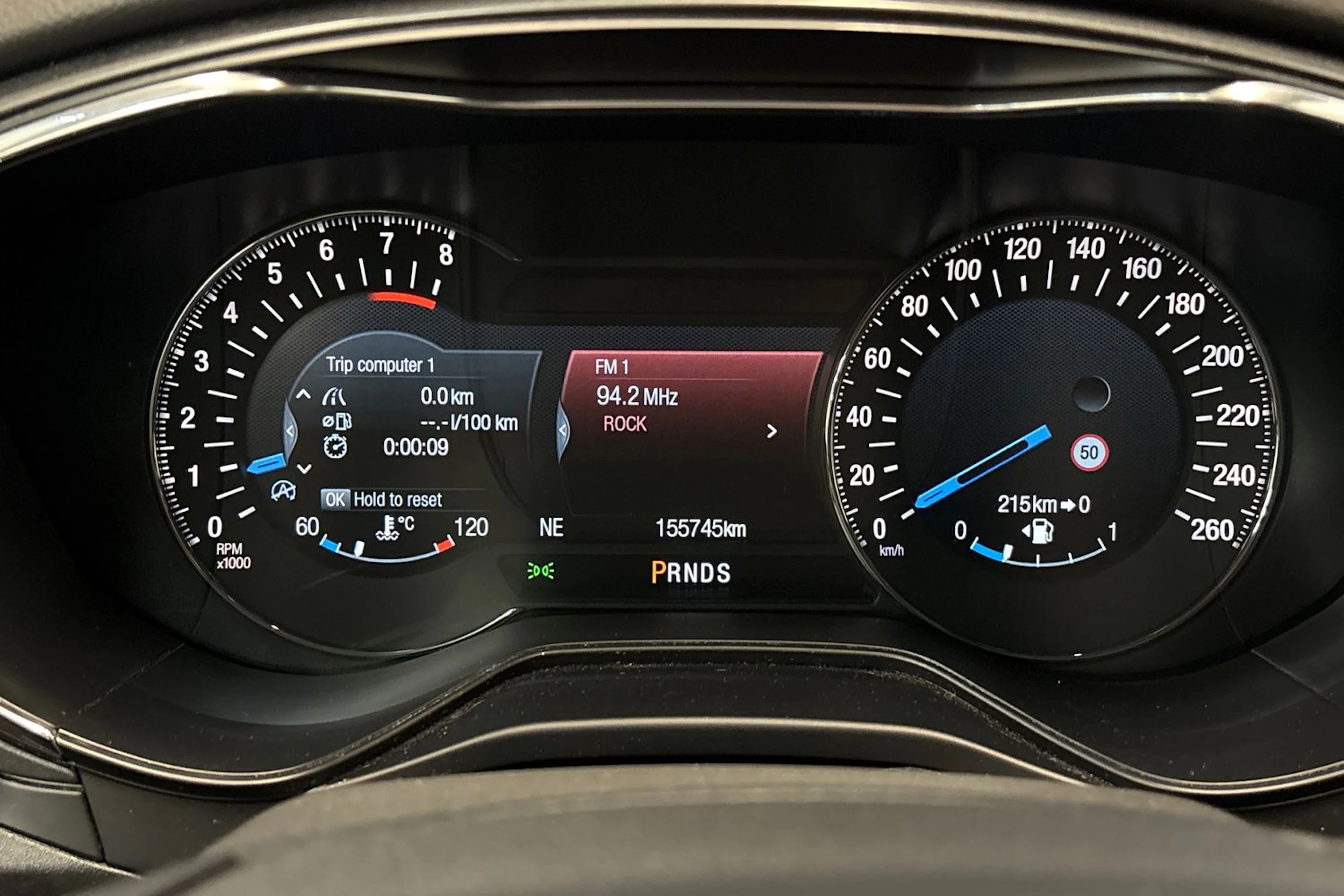 punainen Ford Mondeo 2016 kuva 15.