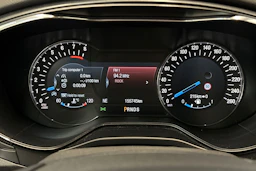 punainen Ford Mondeo 2016 kuva 15.