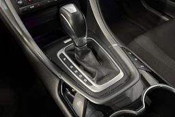 punainen Ford Mondeo 2016 kuva 23.