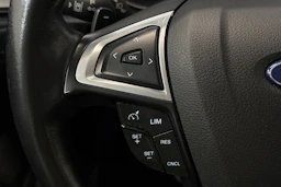 punainen Ford Mondeo 2016 kuva 25.