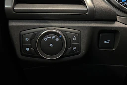 punainen Ford Mondeo 2016 kuva 27.