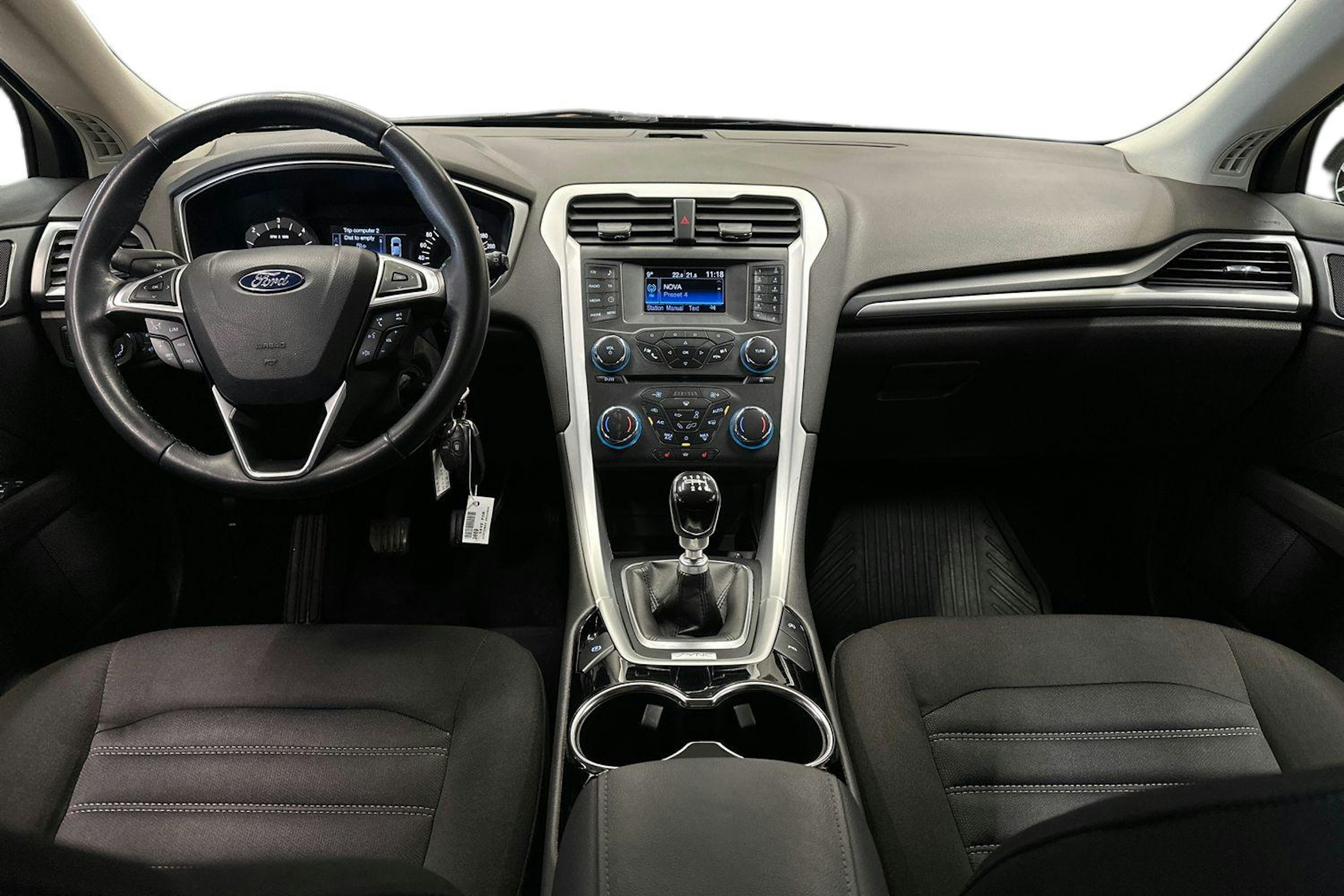 musta Ford Mondeo 2016 kuva 9.