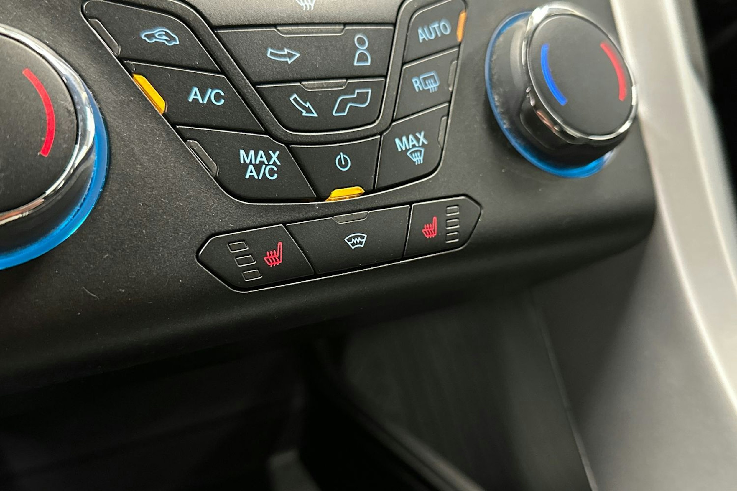 musta Ford Mondeo 2016 kuva 18.