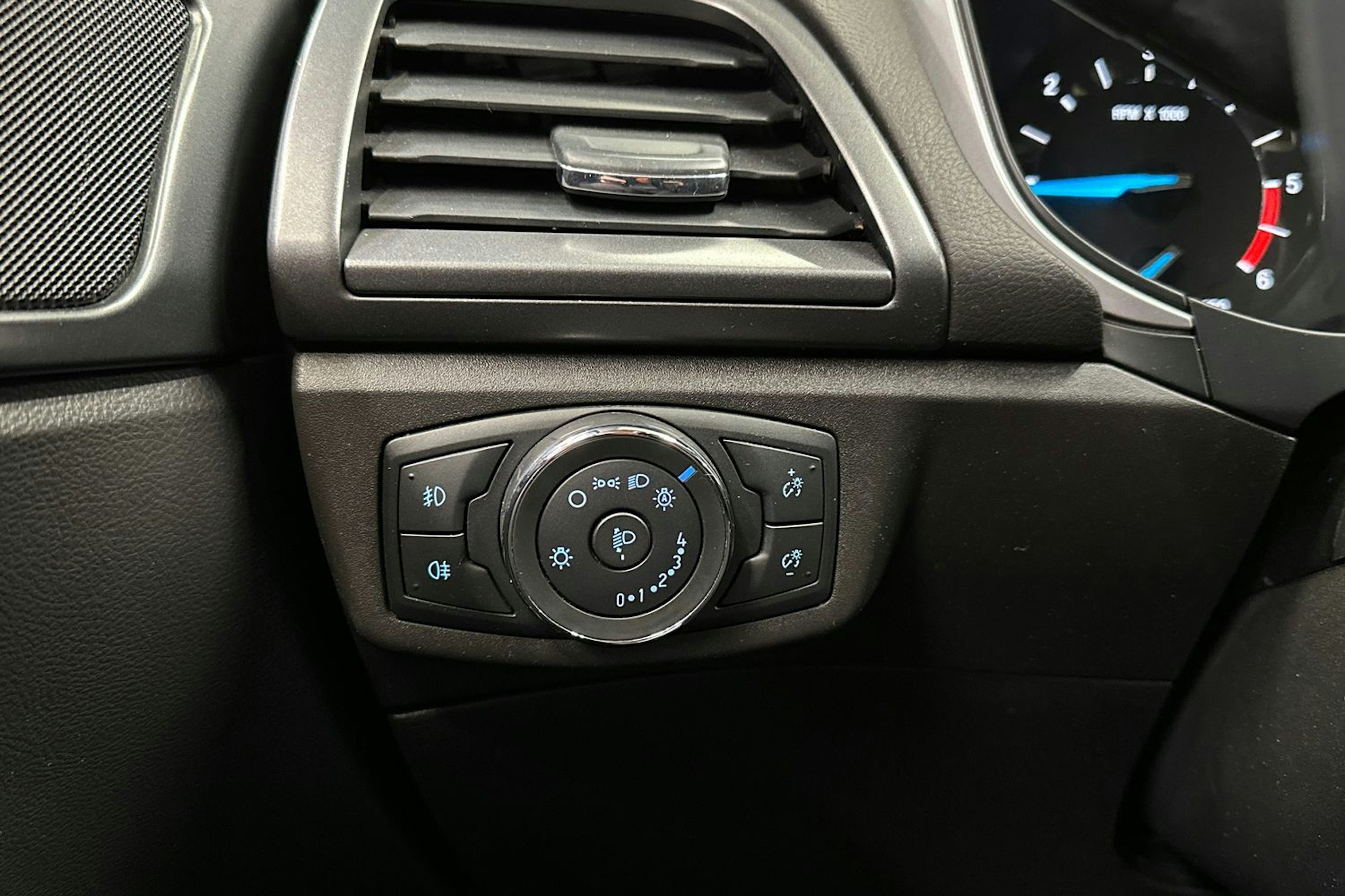 musta Ford Mondeo 2016 kuva 23.