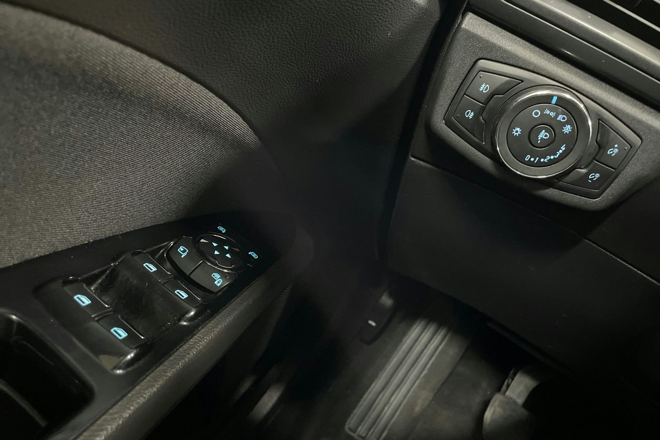 Harmaa Ford MONDEO 2016 kuva 22.