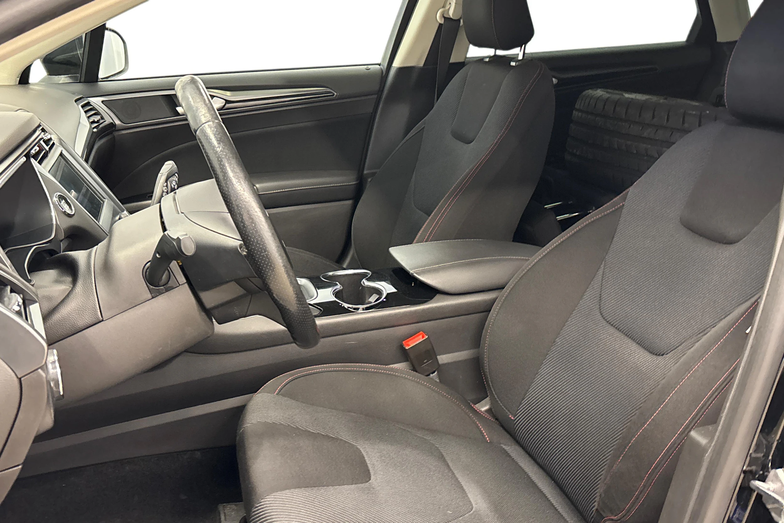 musta Ford Mondeo 2017 kuva 7.