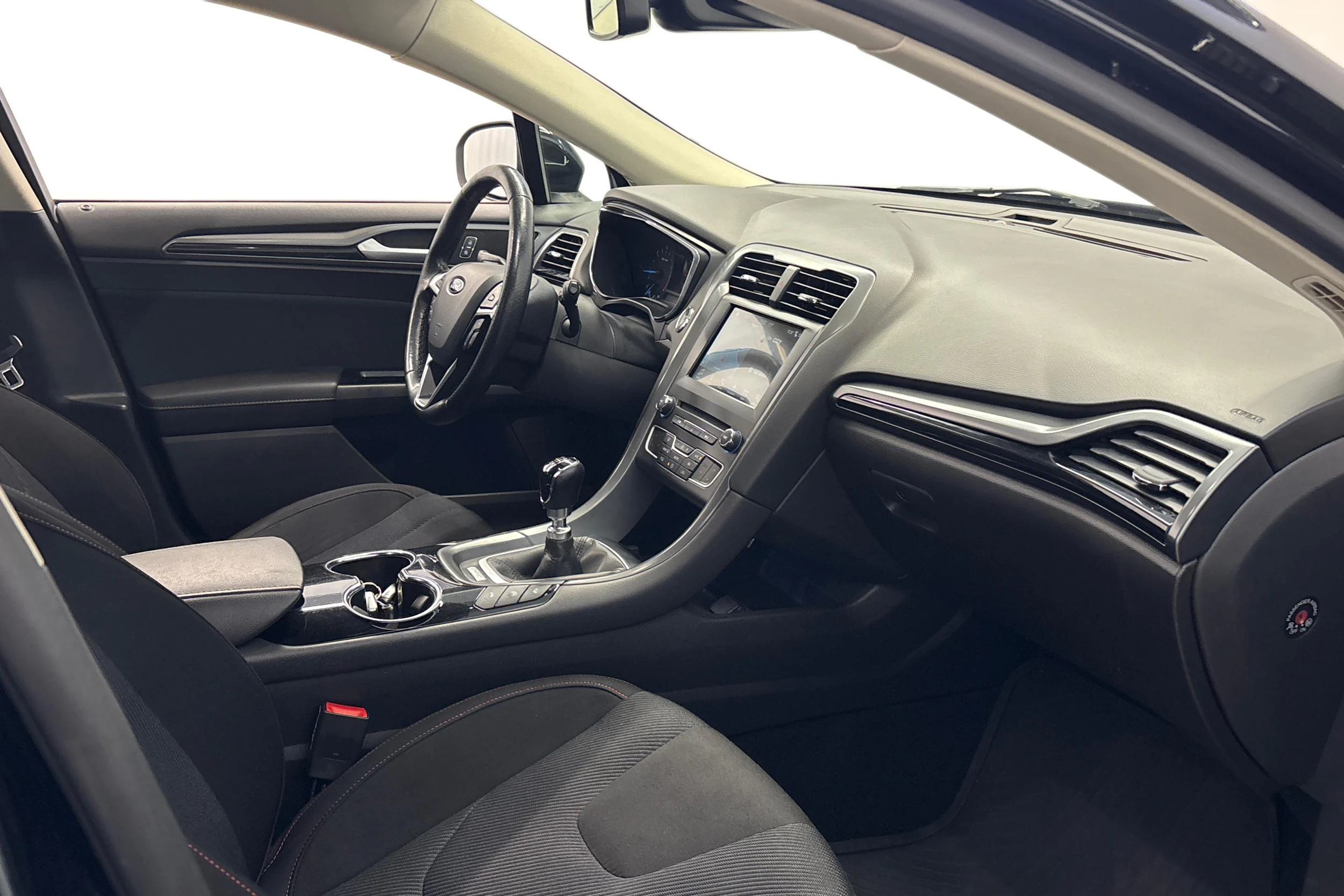 musta Ford Mondeo 2017 kuva 8.