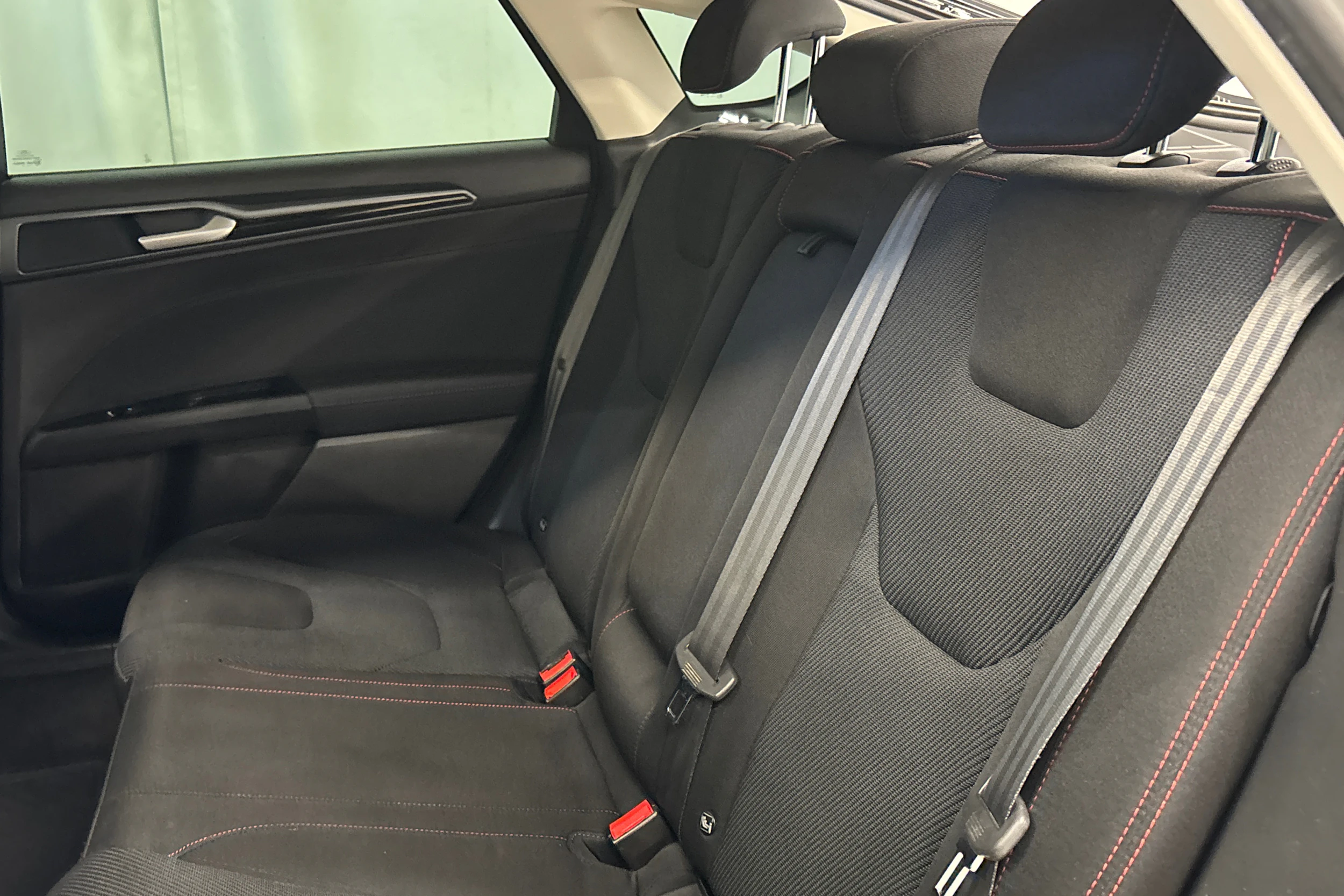 musta Ford Mondeo 2017 kuva 10.