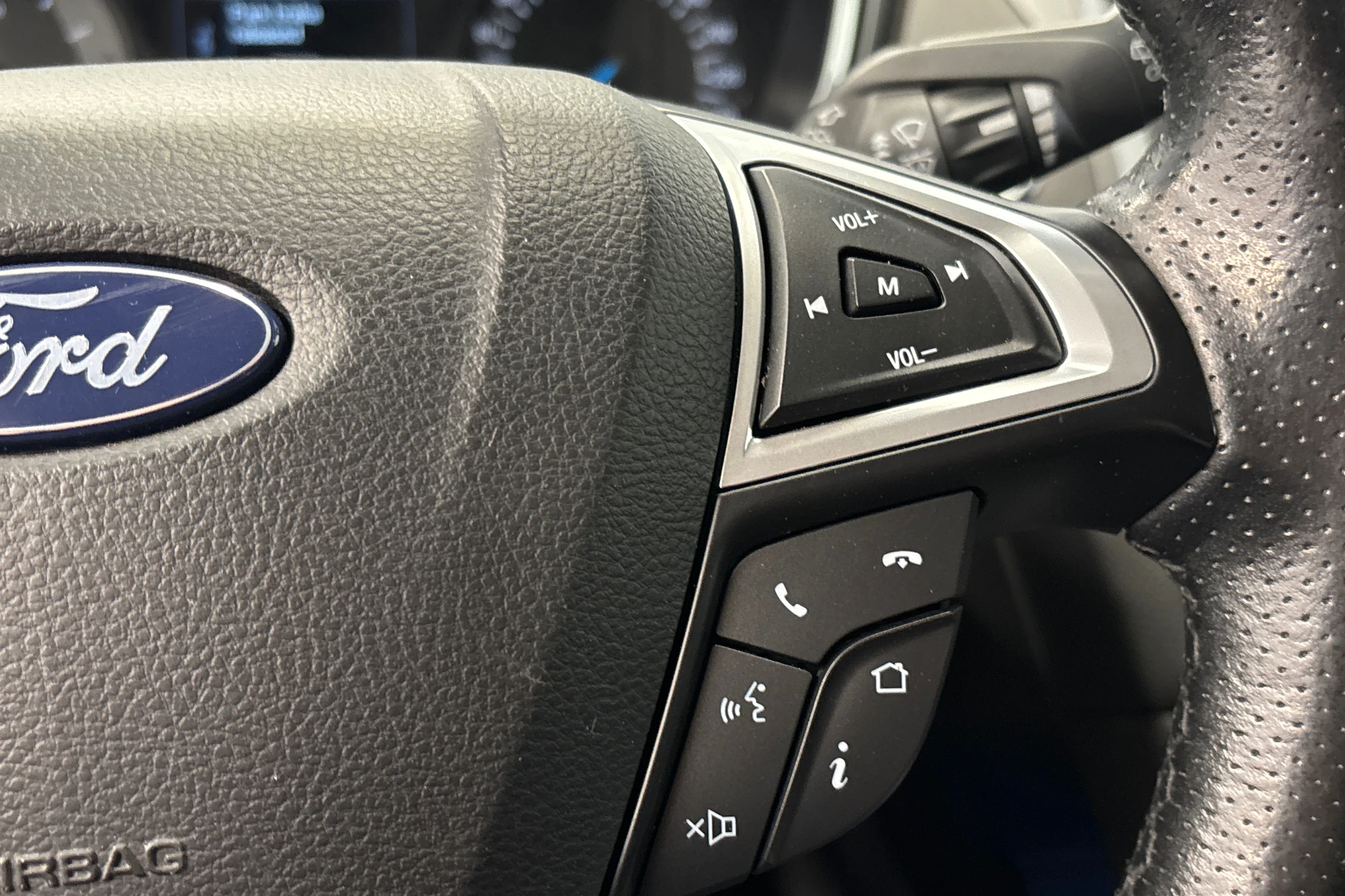 musta Ford Mondeo 2017 kuva 15.