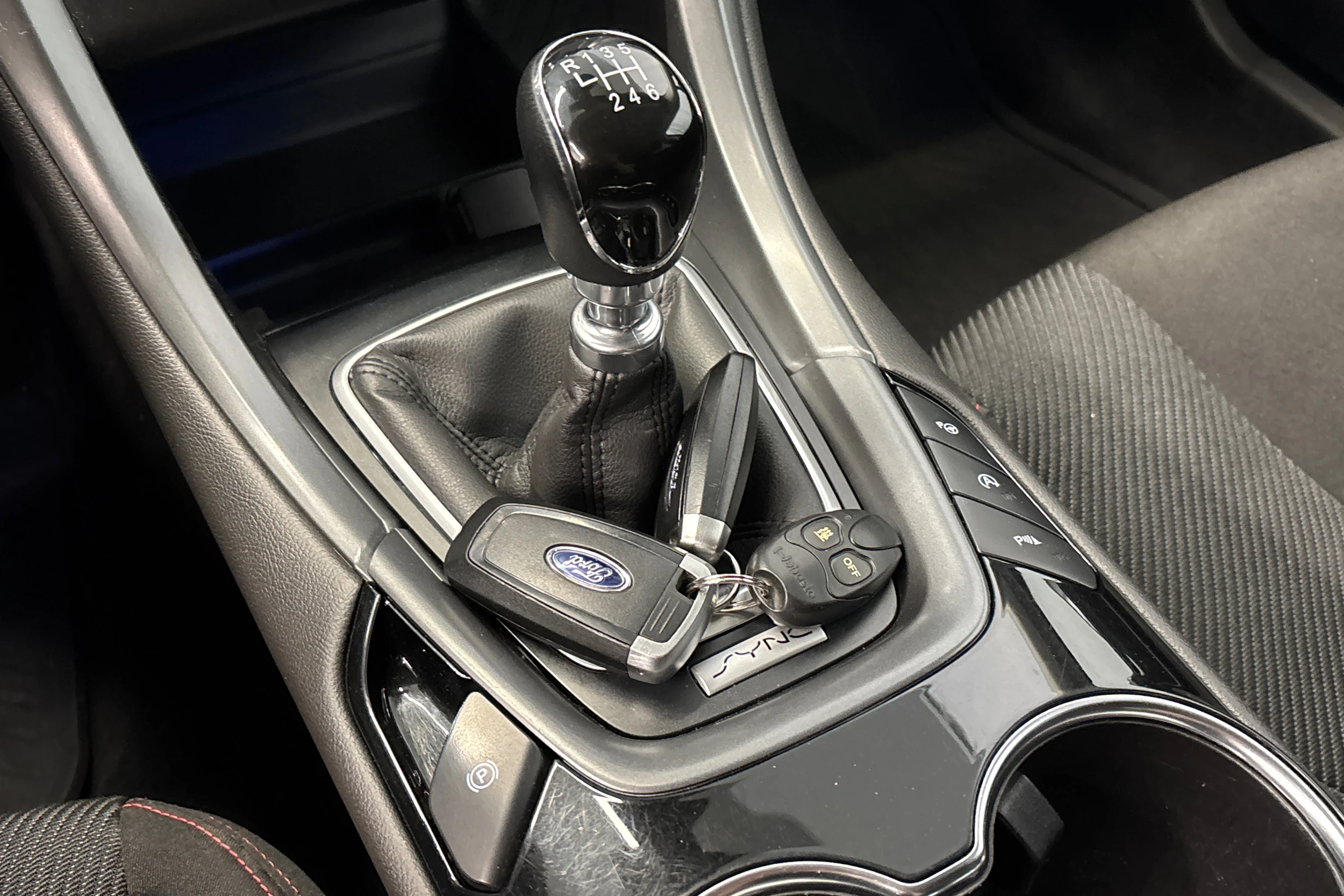 musta Ford Mondeo 2017 kuva 21.