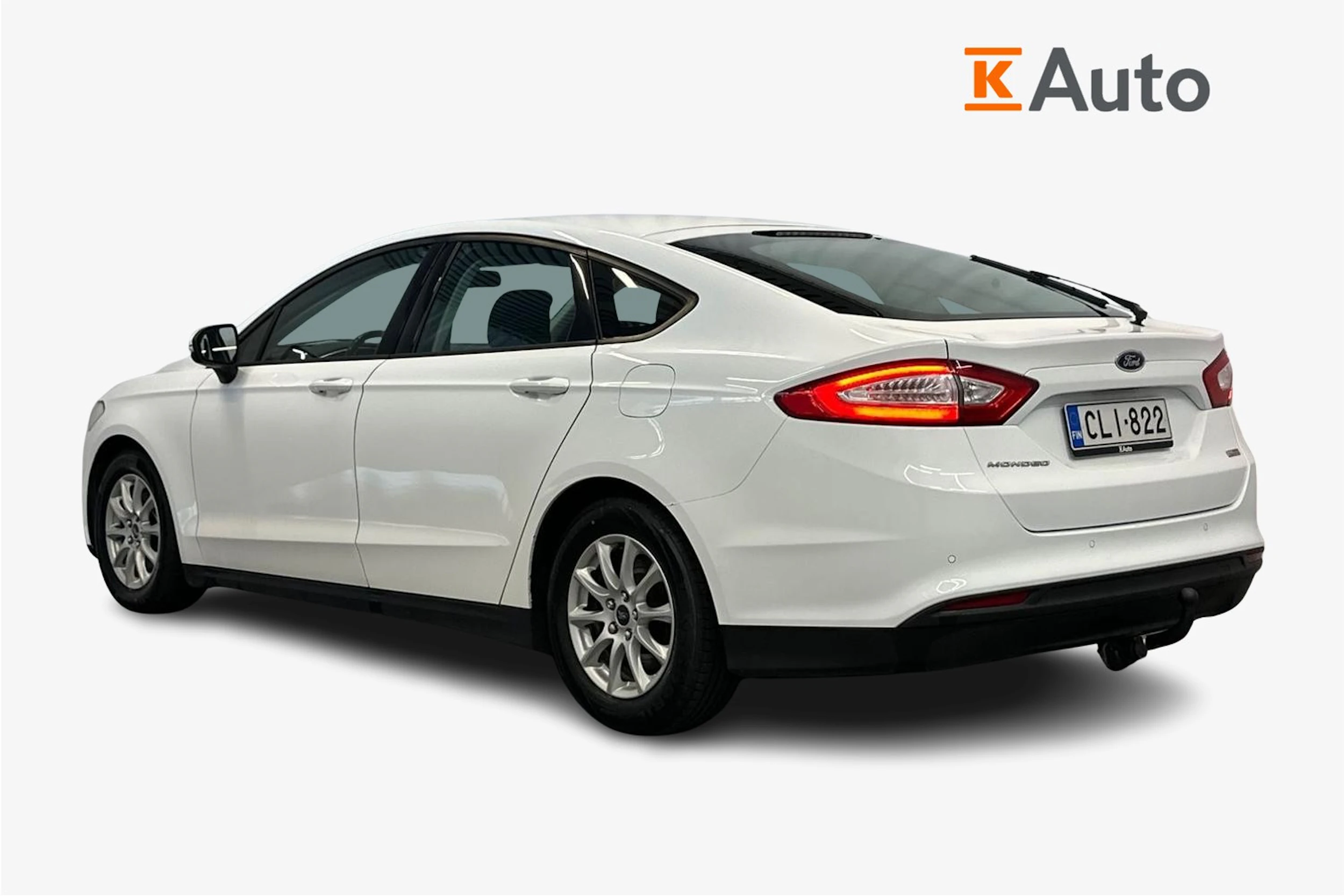 valkoinen Ford Mondeo 2017 kuva 2.