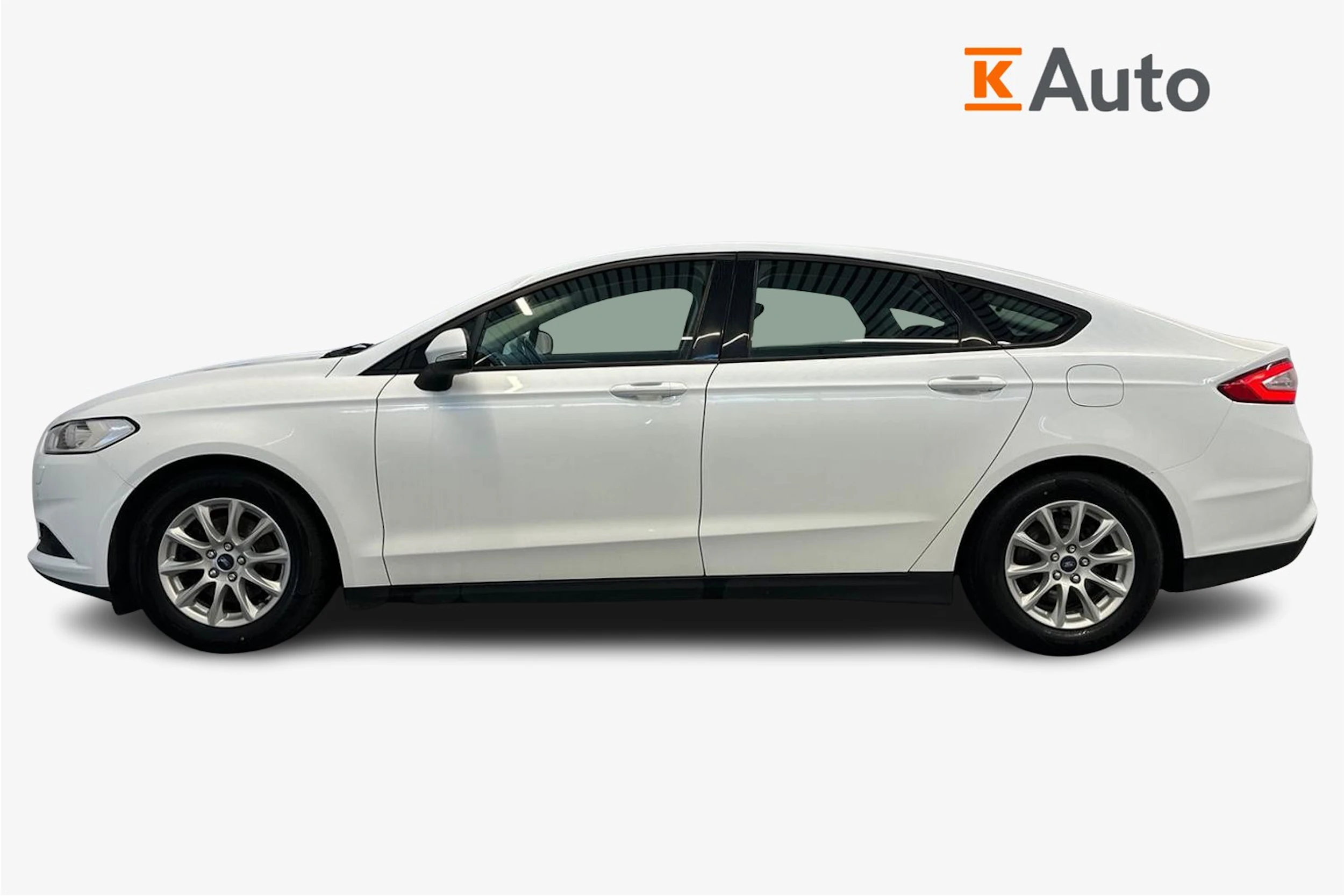 valkoinen Ford Mondeo 2017 kuva 5.