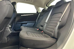 valkoinen Ford Mondeo 2017 kuva 8.