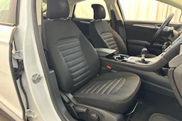 valkoinen Ford Mondeo 2017 kuva 11.