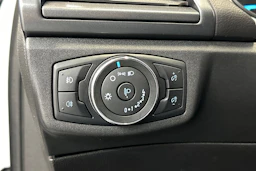 valkoinen Ford Mondeo 2017 kuva 16.