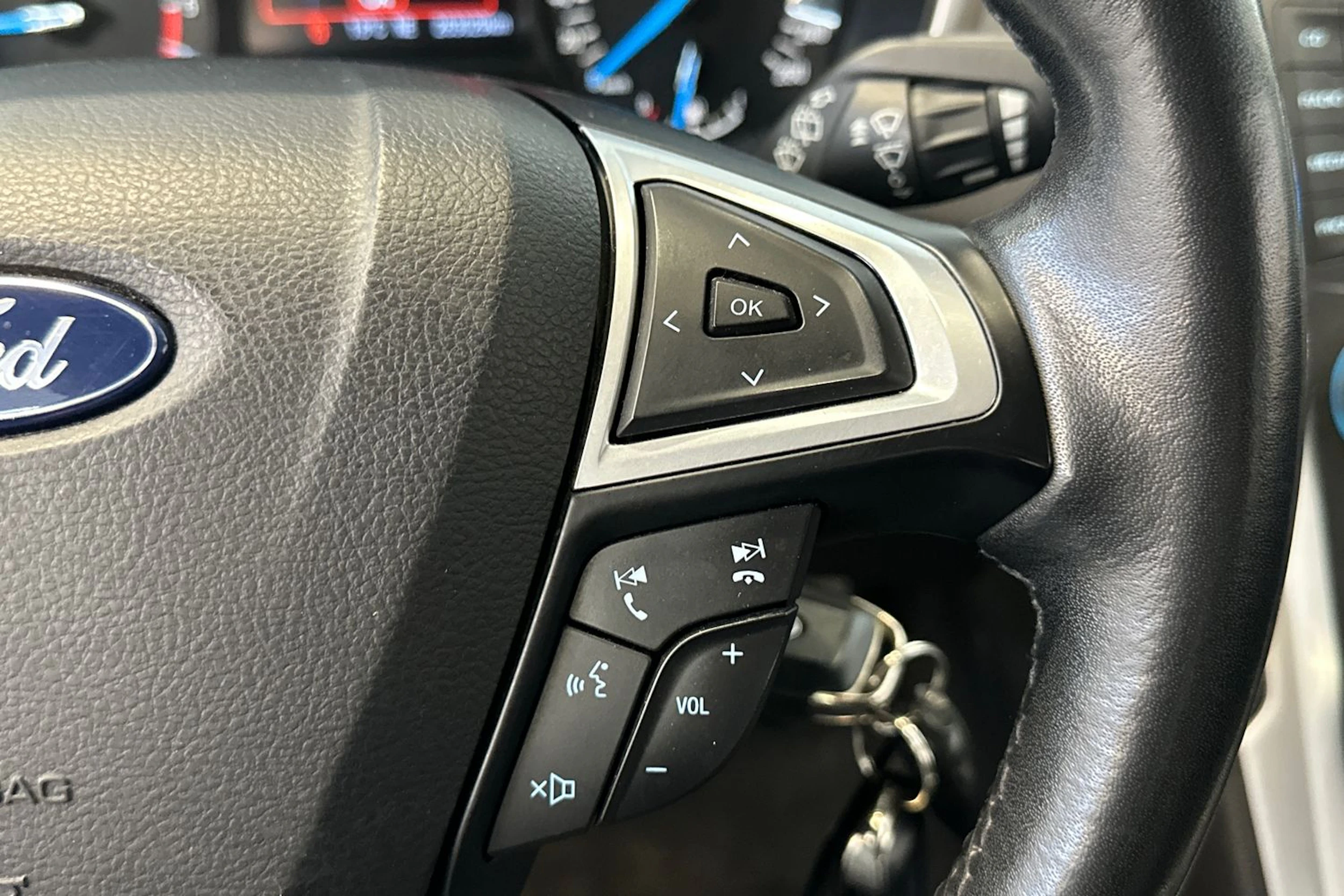 valkoinen Ford Mondeo 2017 kuva 18.