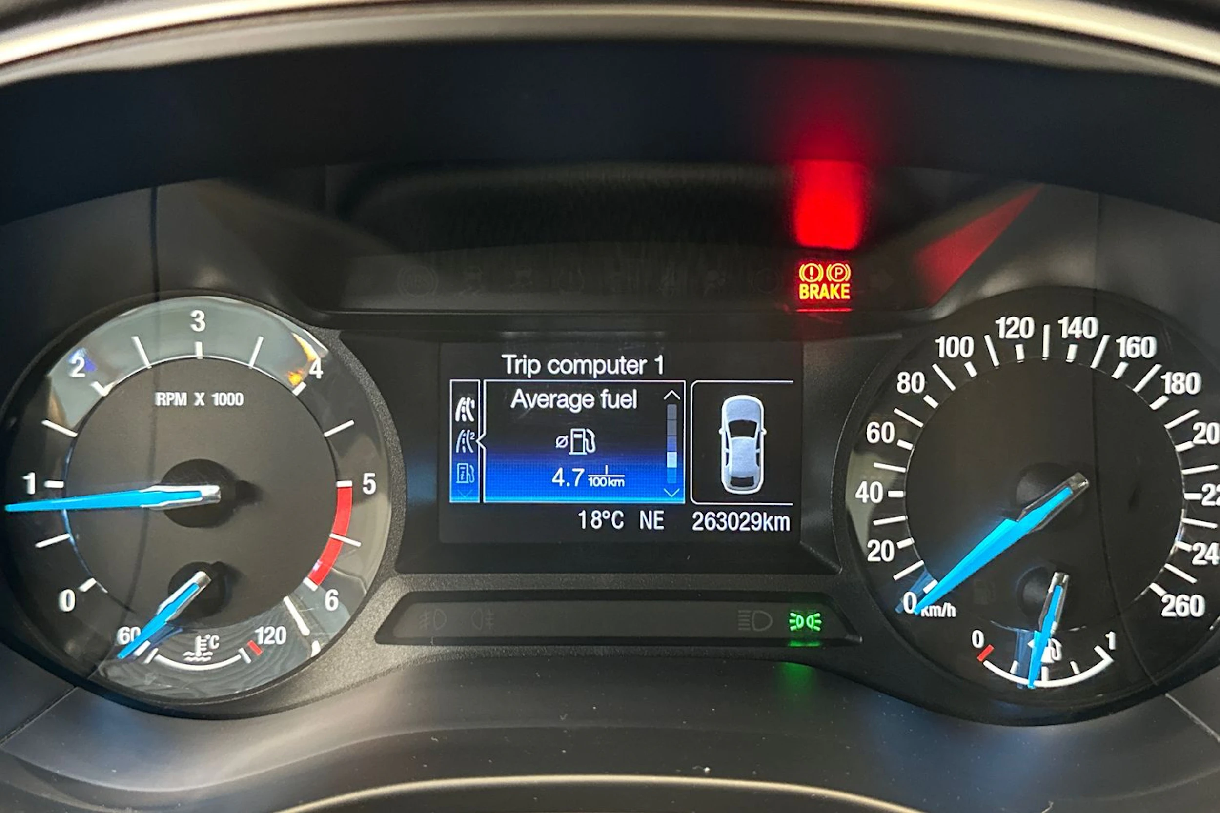 valkoinen Ford Mondeo 2017 kuva 19.