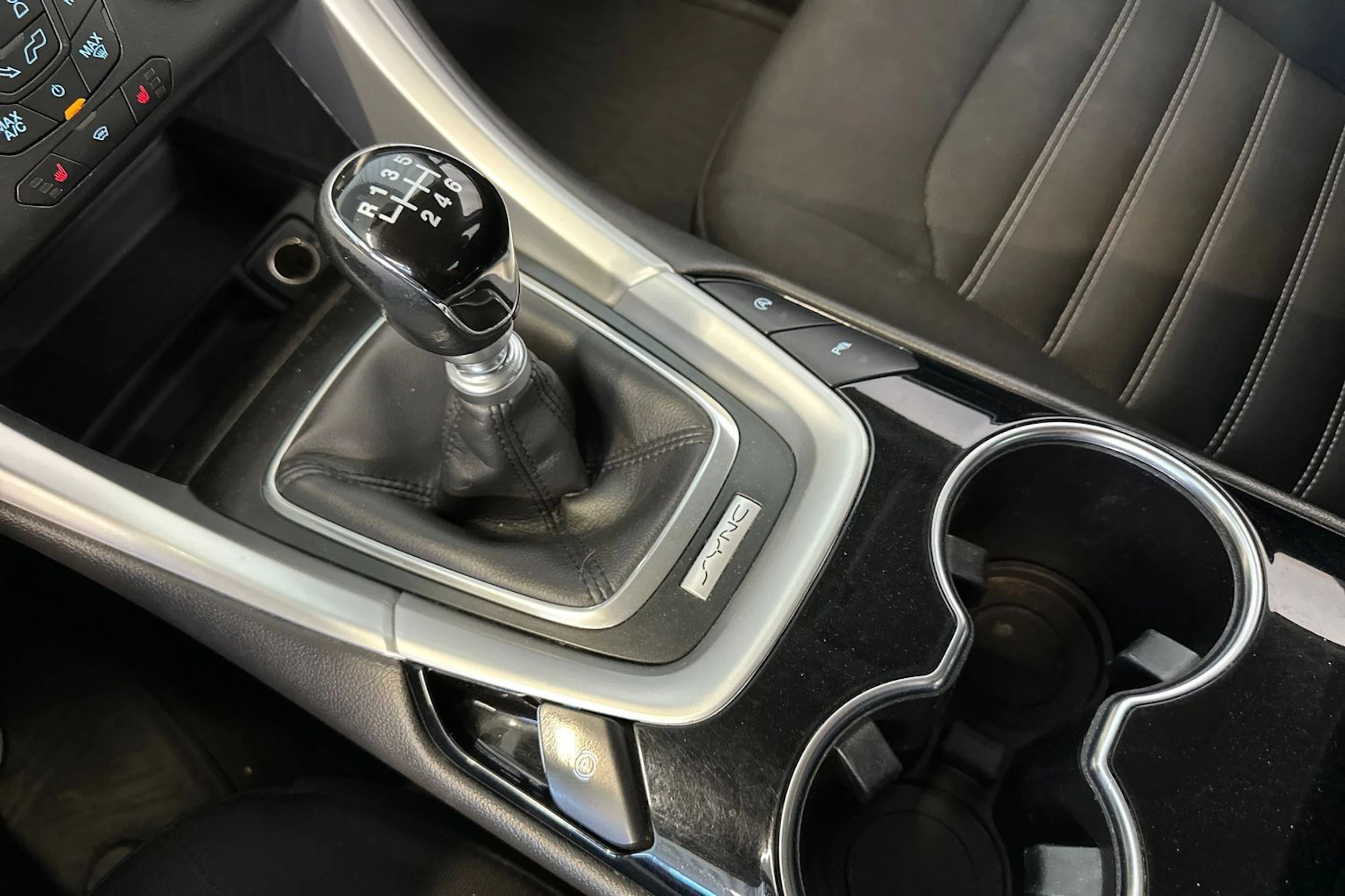 valkoinen Ford Mondeo 2017 kuva 20.