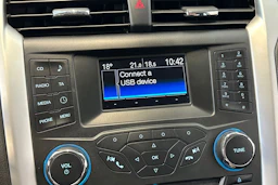 valkoinen Ford Mondeo 2017 kuva 22.