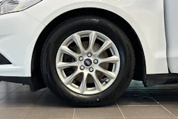 valkoinen Ford Mondeo 2017 kuva 24.