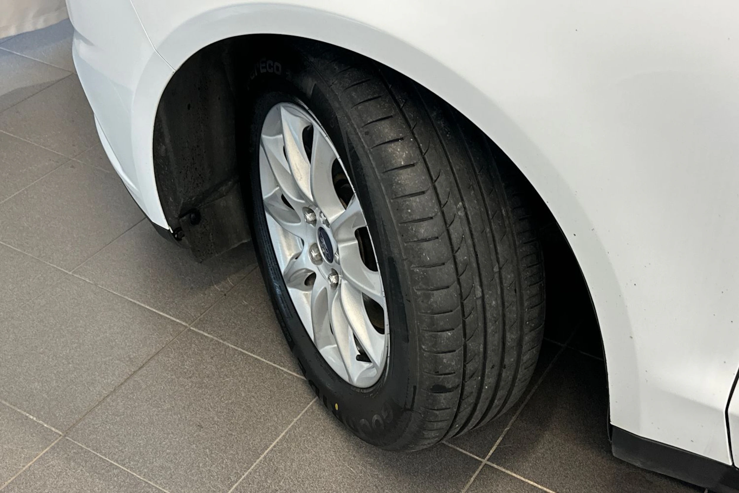 valkoinen Ford Mondeo 2017 kuva 25.