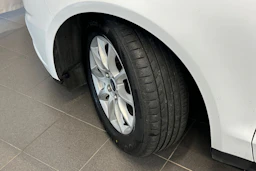 valkoinen Ford Mondeo 2017 kuva 25.