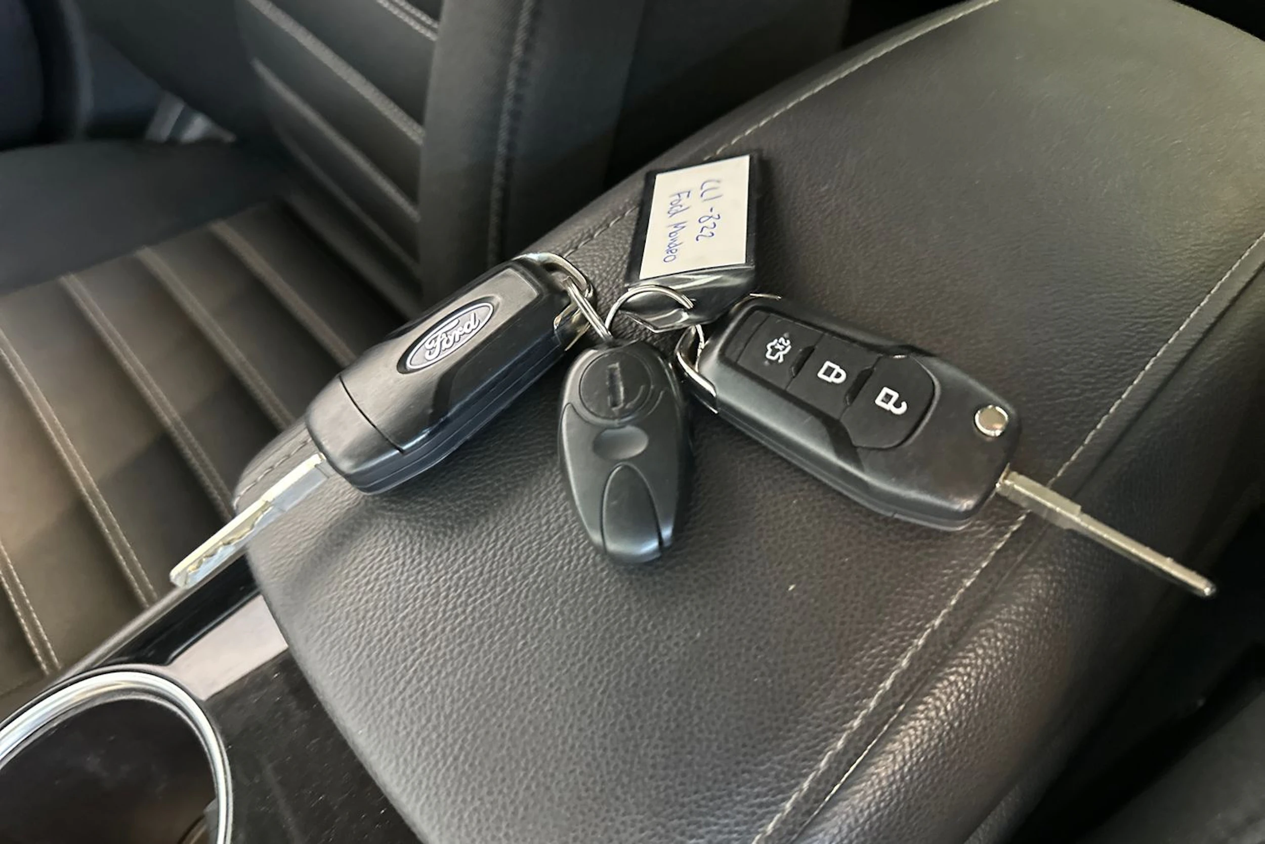 valkoinen Ford Mondeo 2017 kuva 28.
