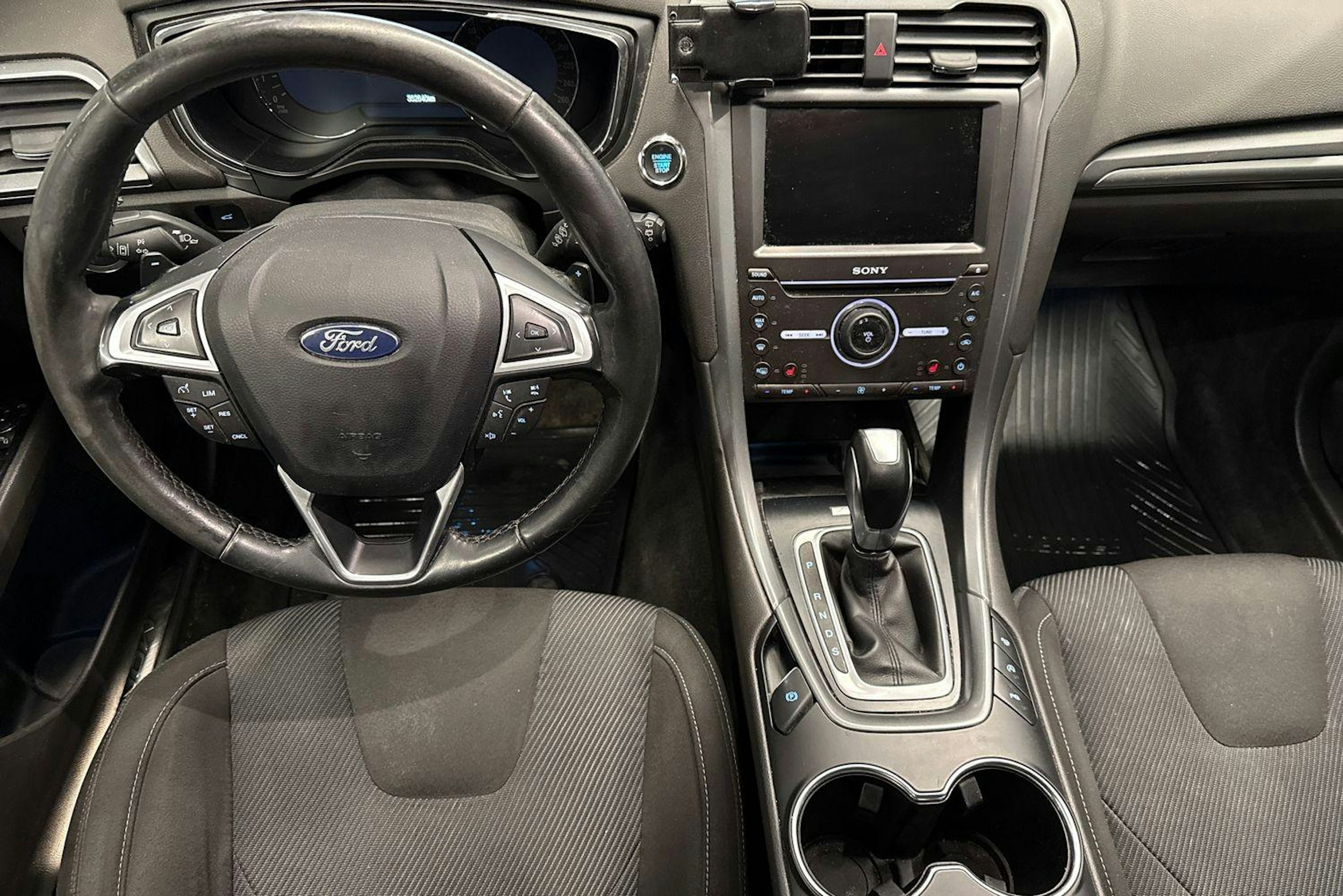 valkoinen Ford Mondeo 2017 kuva 9.