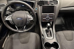 valkoinen Ford Mondeo 2017 kuva 9.