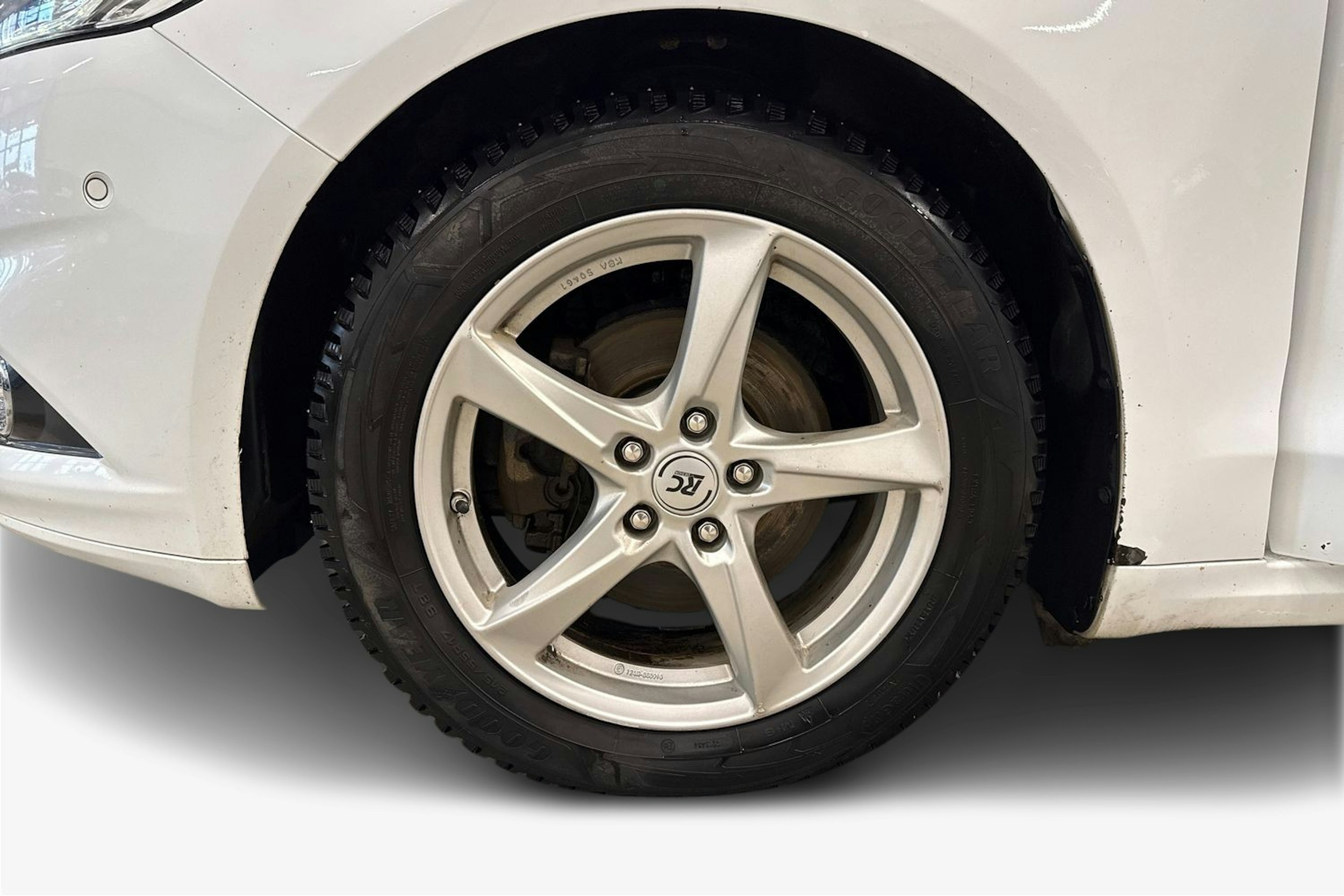 valkoinen Ford Mondeo 2017 kuva 11.