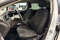 valkoinen Ford Mondeo 2017 kuva 18.