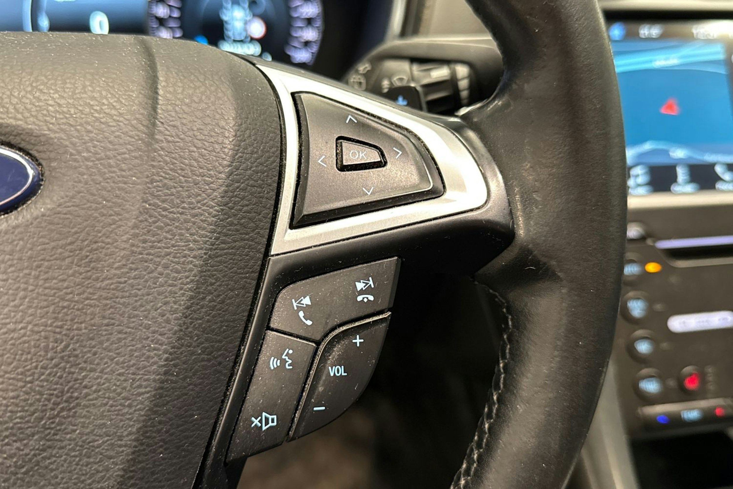 valkoinen Ford Mondeo 2017 kuva 22.