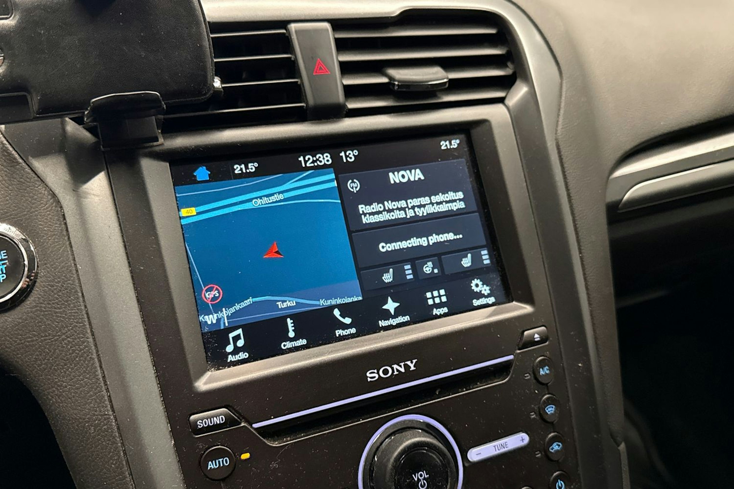 valkoinen Ford Mondeo 2017 kuva 23.