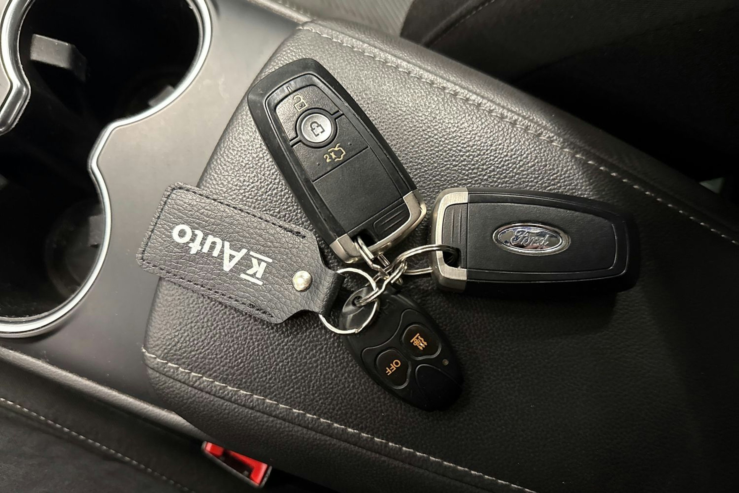 valkoinen Ford Mondeo 2017 kuva 28.