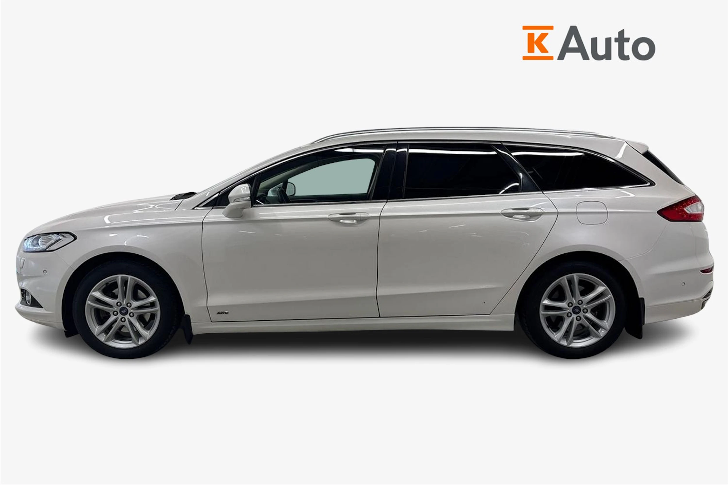 valkoinen Ford Mondeo 2017 kuva 5.
