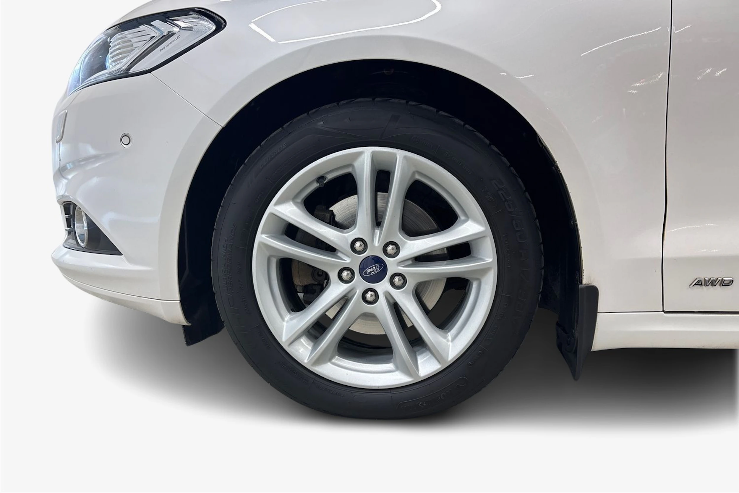 valkoinen Ford Mondeo 2017 kuva 9.